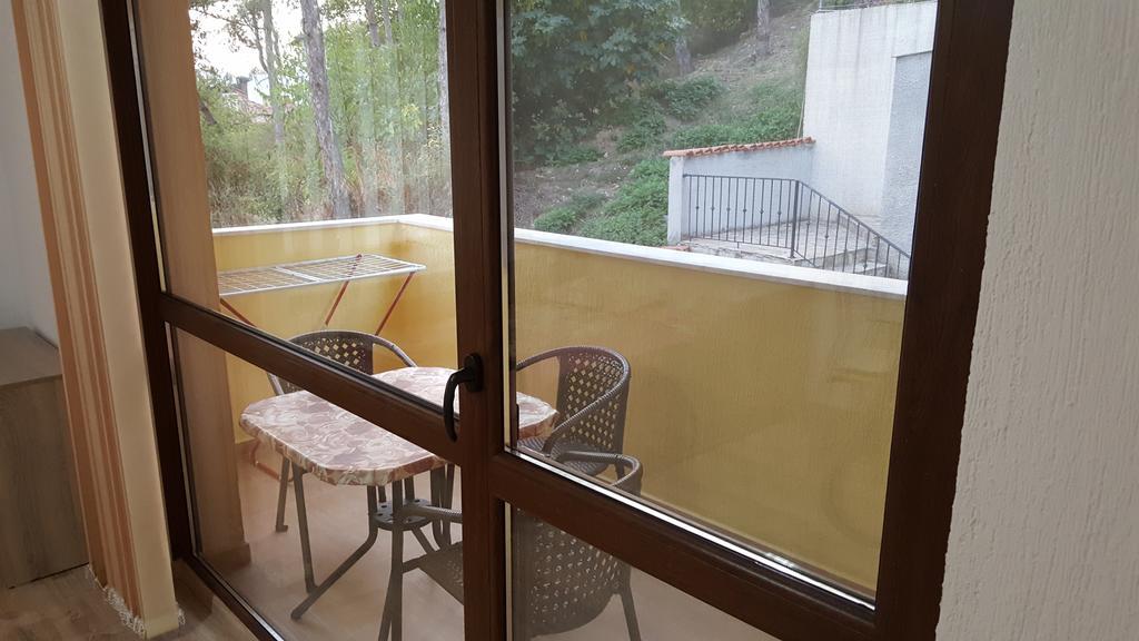 Д И В 1 - D & V 1 Apartment Szandanszki Kültér fotó