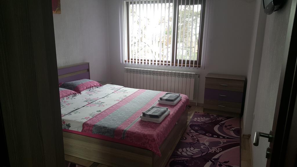 Д И В 1 - D & V 1 Apartment Szandanszki Kültér fotó