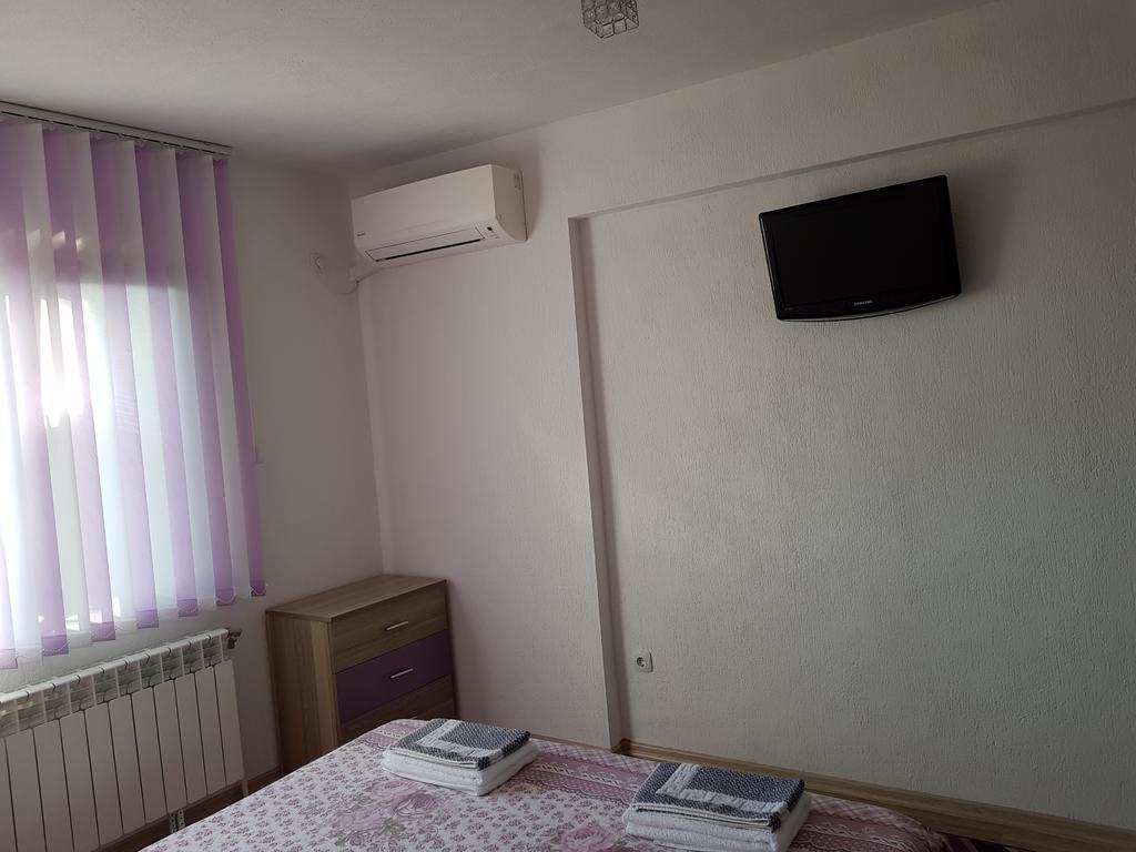 Д И В 1 - D & V 1 Apartment Szandanszki Kültér fotó