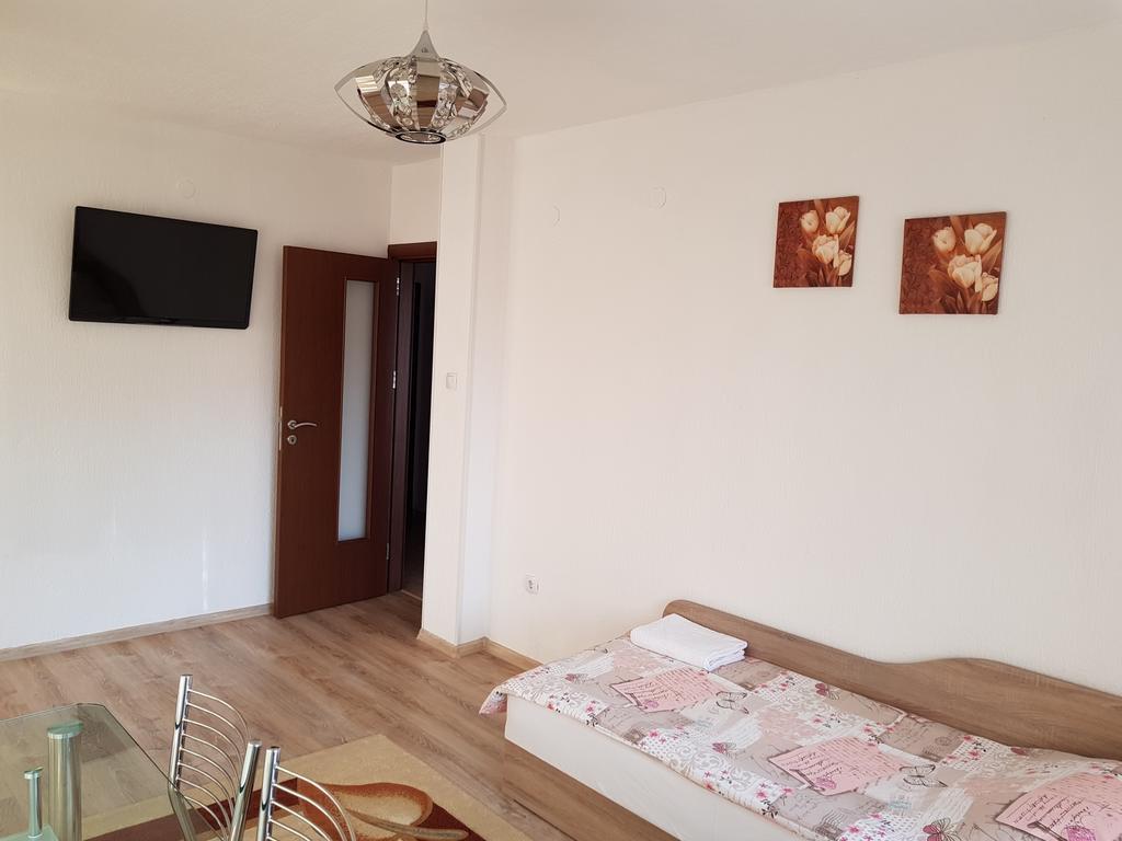 Д И В 1 - D & V 1 Apartment Szandanszki Kültér fotó