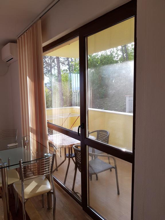 Д И В 1 - D & V 1 Apartment Szandanszki Kültér fotó